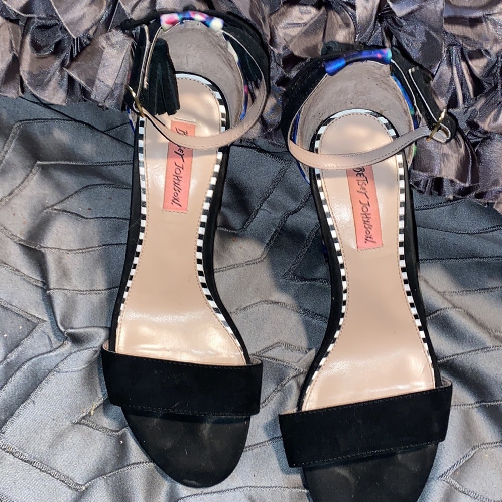 Betsey Johnson Rako - Picture 4 of 11